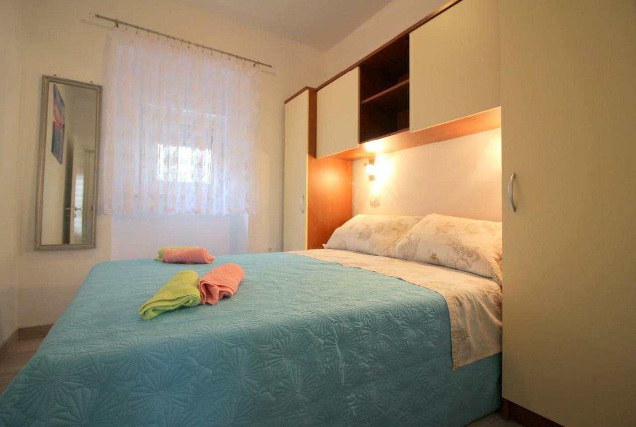 Apartment Noemi In City Center Poreč Eksteriør billede