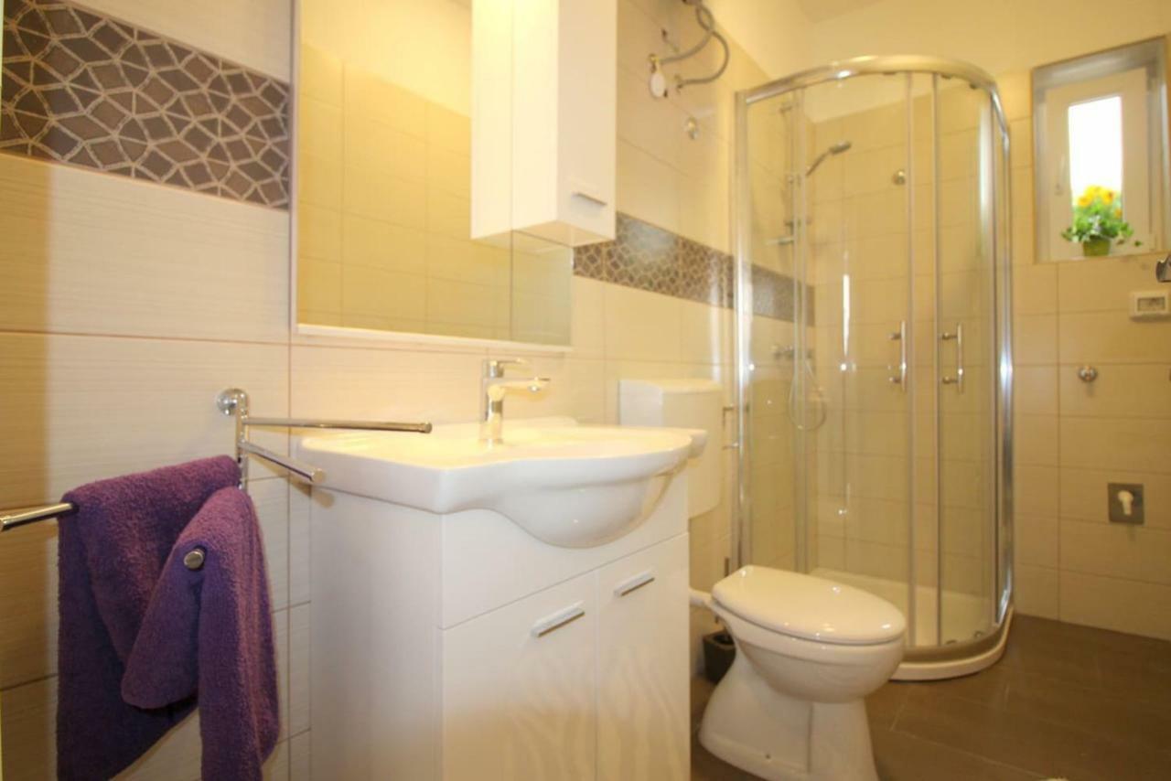 Apartment Noemi In City Center Poreč Eksteriør billede