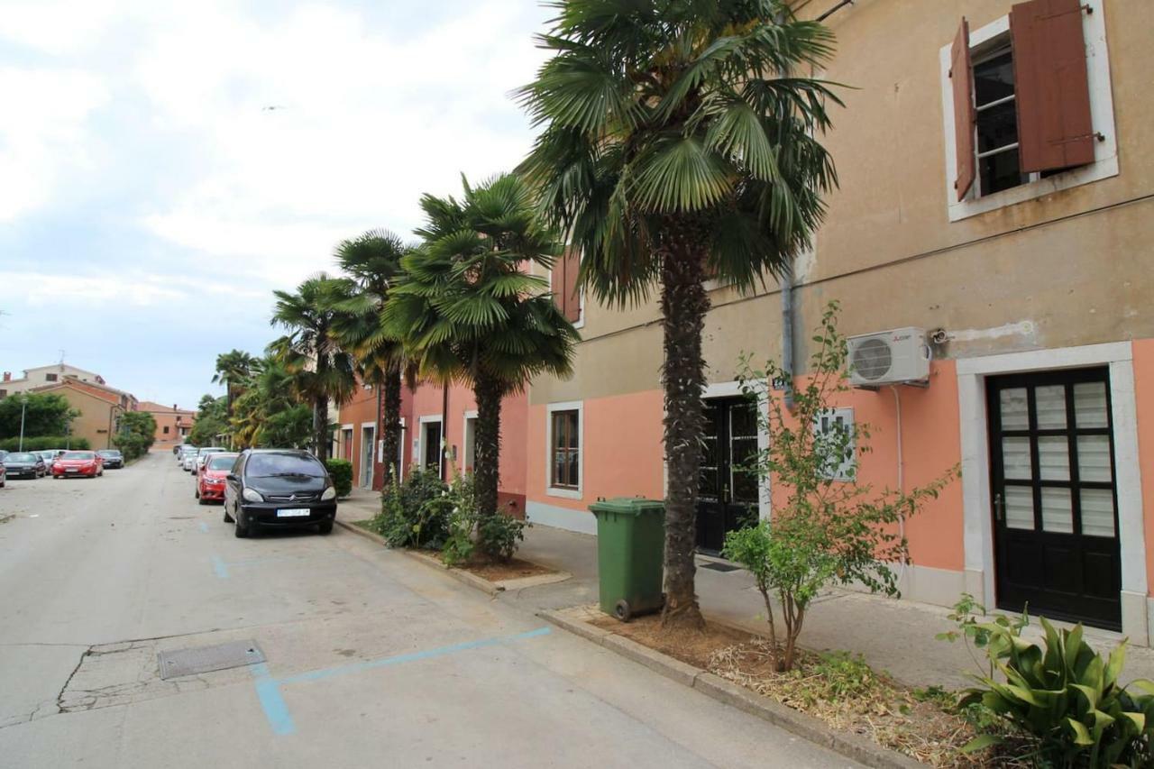Apartment Noemi In City Center Poreč Eksteriør billede