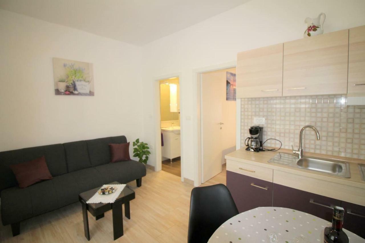 Apartment Noemi In City Center Poreč Eksteriør billede