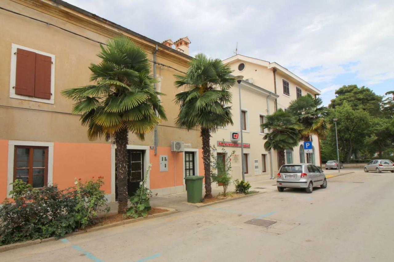 Apartment Noemi In City Center Poreč Eksteriør billede