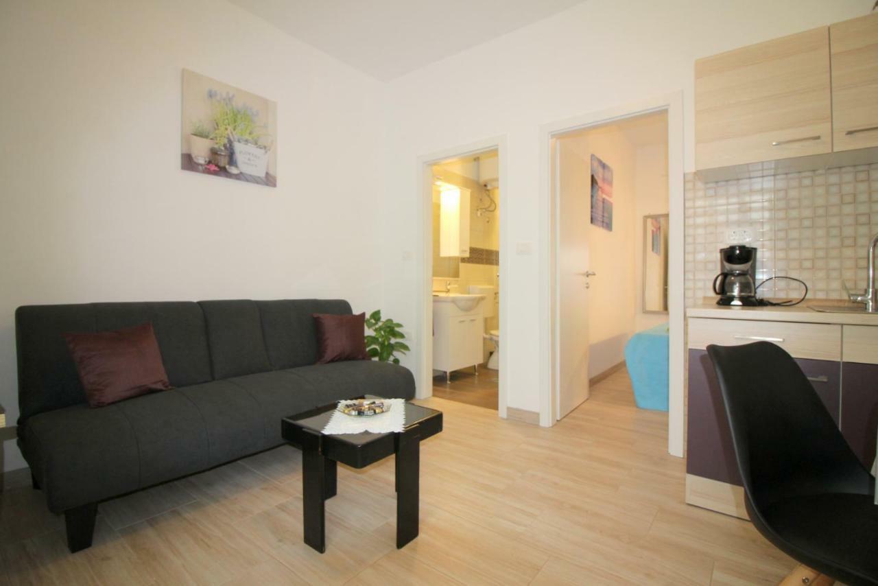 Apartment Noemi In City Center Poreč Eksteriør billede